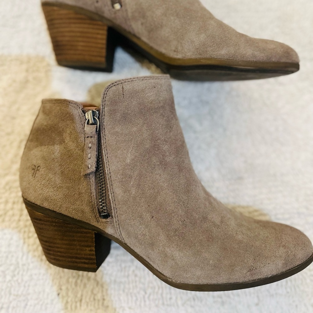 Size 10 Frye taupe leather boots. Worn twice. Like new condition.